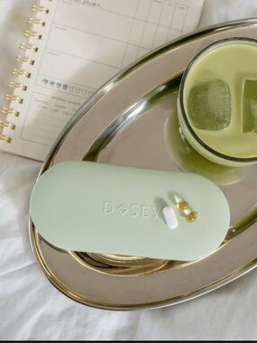 Dosey 7-Day Pill Compact - Sage Green-NIB